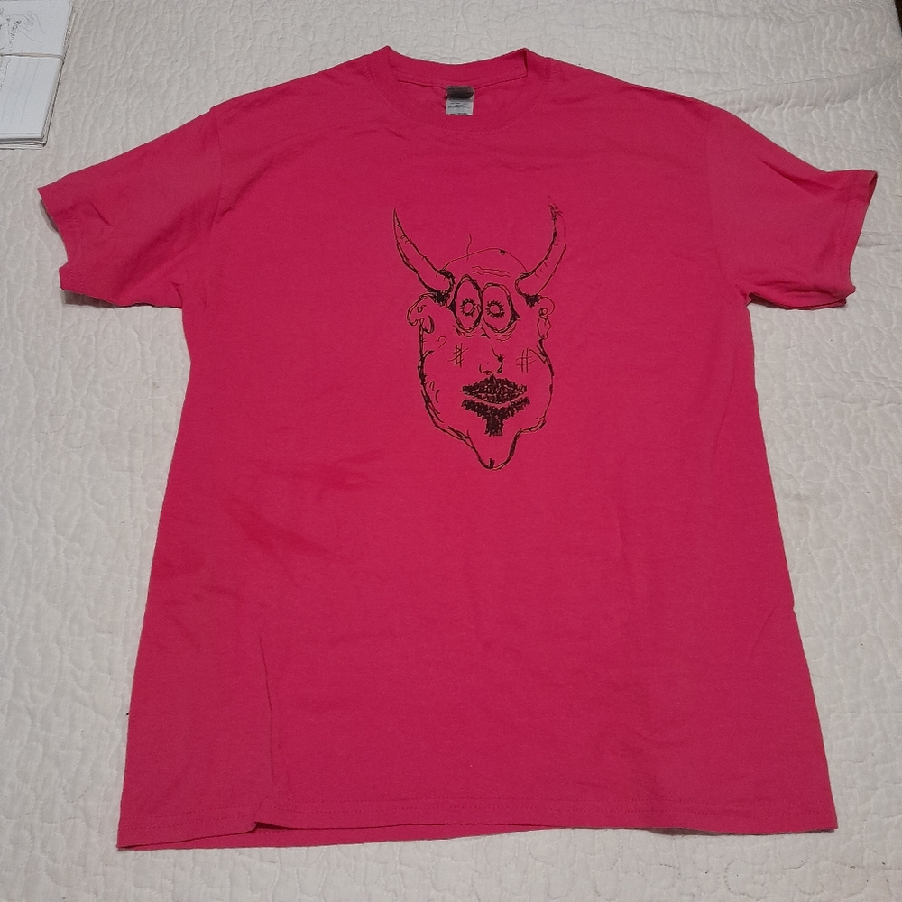PINK T-SHIRT 🌴 W/MAN FACE WITH HORNS